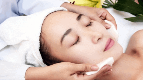 cách massage mặt sau sinh